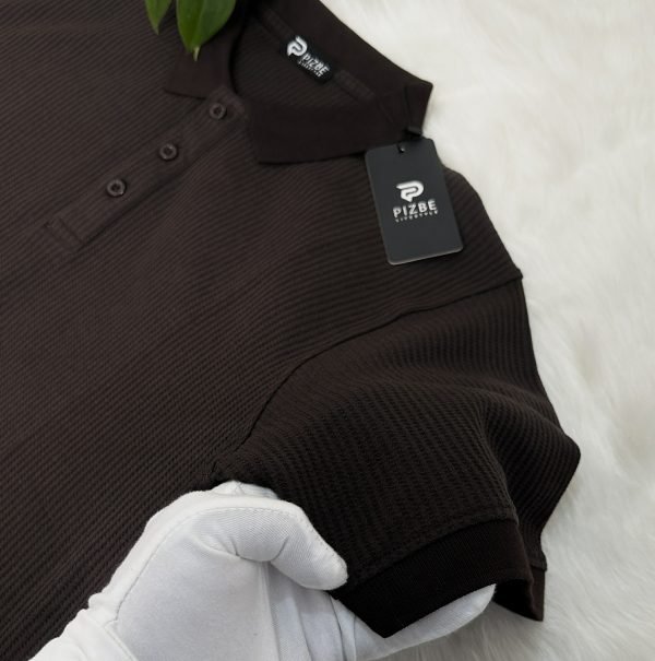 Men’s Waffle Pattern Knit Polo in Coffee - Image 3